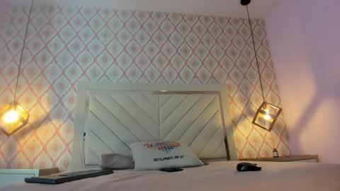 Hana online show from April 18, 12:18 pm