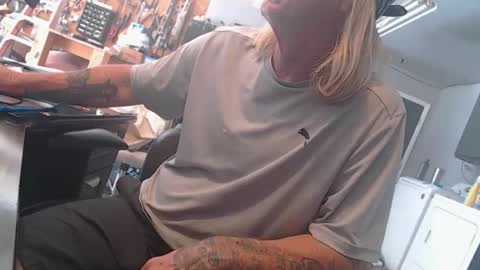 handystud33 online show from April 24, 6:10 pm