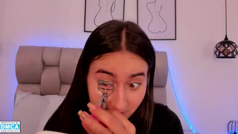 hanna__evans_ online show from March 11, 12:30 pm