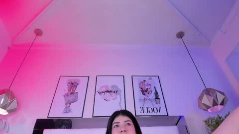 Hanna  online show from April 10, 3:39 pm