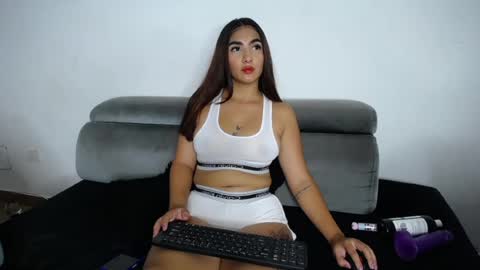 HannaAndBeckham online show from May 27, 7:00 pm
