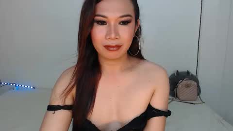 Snapshot of hannabanana_ts chatting on September 10, 2:23 am Hannah online show from September 10, 2:23 am
