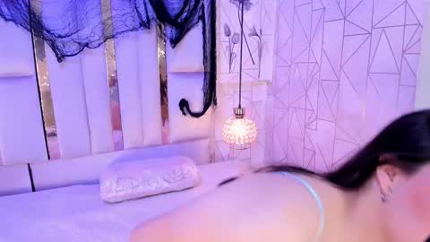  Hanna Collins  online show from November 21, 12:58 pm