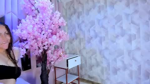  Hanna Collins  online show from April 14, 3:15 pm