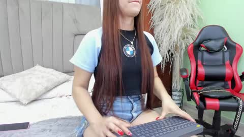 Hannah Brooke online show from April 6, 9:05 pm