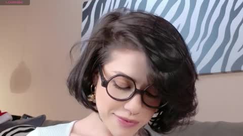 Hannah  online show from November 19, 2:33 am