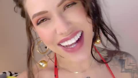 Hannah  online show from June 3, 2:03 am