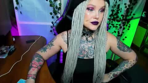 Hannah online show from November 17, 11:07 pm