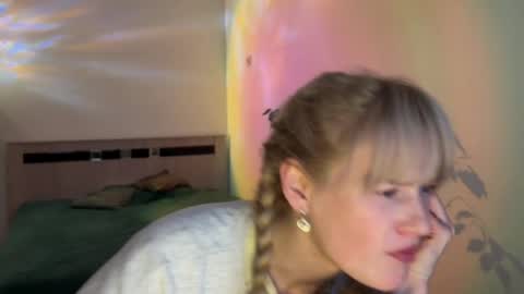 hannah levis  online show from April 8, 3:37 pm