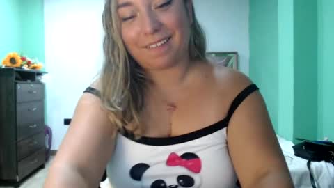 hannahevans2 online show from July 16, 3:43 am