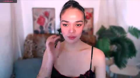 HANNAH online show from June 28, 1:12 am