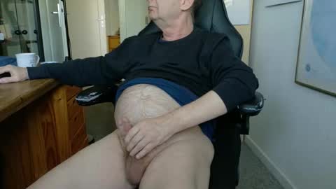 charly online show from April 25, 11:23 am