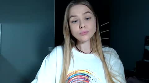 happy_fox_ online show from March 6, 10:20 pm