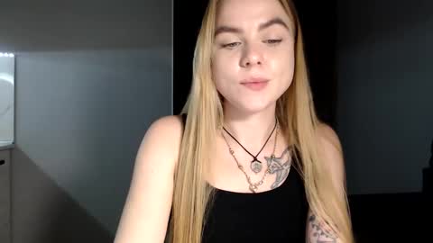 happy_fox_ online show from January 25, 8:42 pm