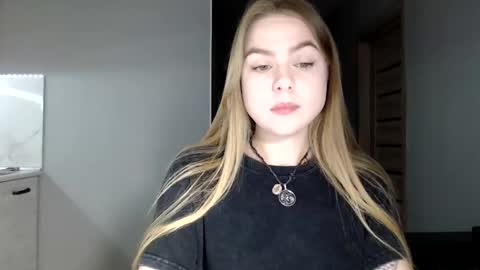 happy_fox_ online show from April 22, 8:16 pm