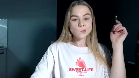 happy_fox_ online show from November 23, 5:00 pm