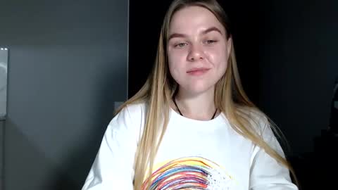 happy_fox_ online show from March 31, 9:04 pm