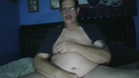 happyhappy4 online show from November 24, 6:56 am