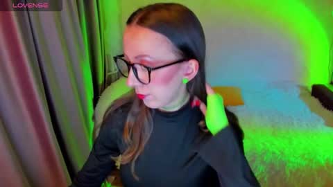 Stephanie online show from February 11, 7:50 pm