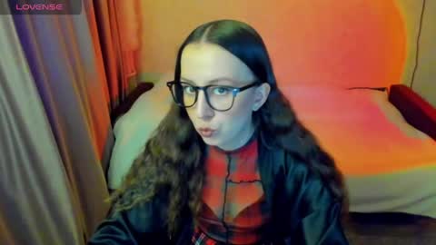 Stephanie online show from May 17, 5:33 pm