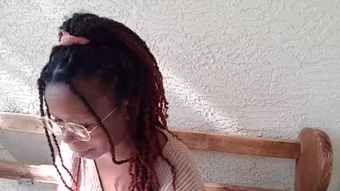 Snapshot of harmonie_marquise chatting on December 13, 4:38 pm Harmonie Marquise online show from December 13, 4:38 pm
