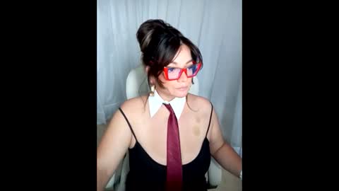 leila online show from May 21, 8:26 pm