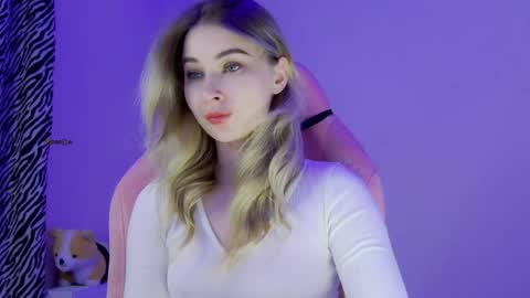 Anna online show from May 22, 9:32 pm