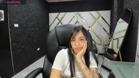 hazel_18_ online show from May 7, 10:16 pm