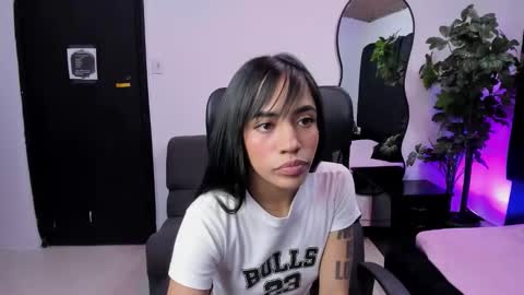 hazel_18_ online show from May 5, 7:41 pm
