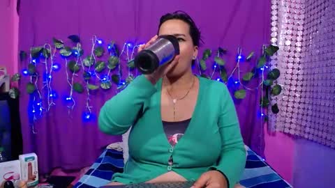 Snapshot of hazel_34 chatting on February 14, 12:30 am hazel online show from February 14, 12:30 am