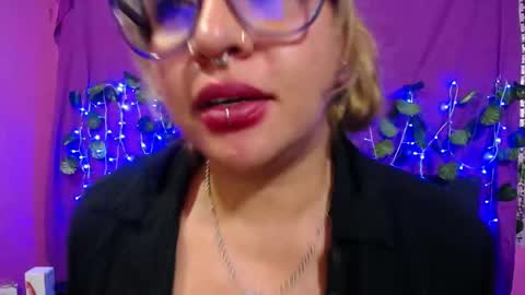 Snapshot of hazel_34 chatting on February 20, 9:55 am hazel online show from February 20, 9:55 am