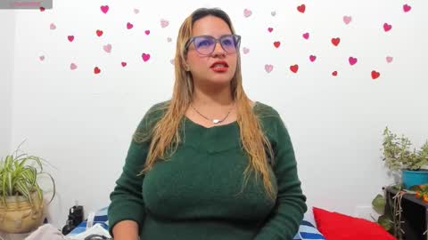 Snapshot of hazel_34 chatting on October 5, 11:18 am hazel online show from October 5, 11:18 am