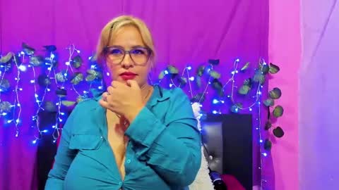 Snapshot of hazel_34 chatting on March 2, 3:45 am hazel online show from March 2, 3:45 am