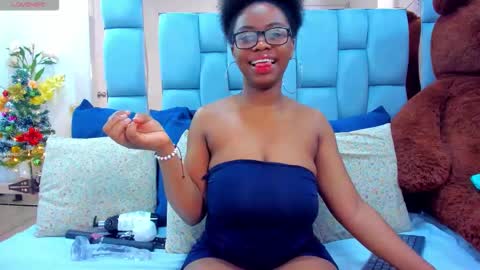 hazel_lanee online show from November 25, 5:39 am