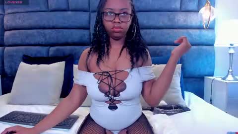 hazel_lanee online show from June 9, 4:34 am