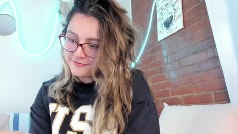 Snapshot of hazelbrownn23 chatting on March 12, 4:24 pm Hazel Brown online show from March 12, 4:24 pm