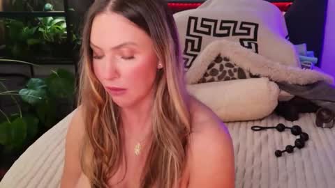 Hazeleo online show from March 11, 9:07 pm