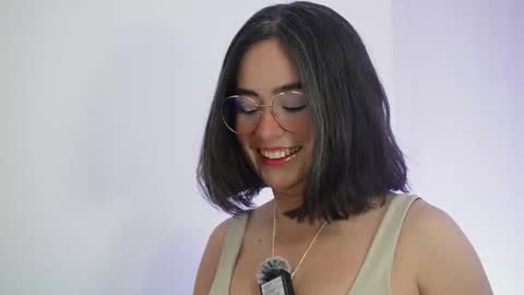 hearmymoans_18 online show from January 7, 10:26 pm