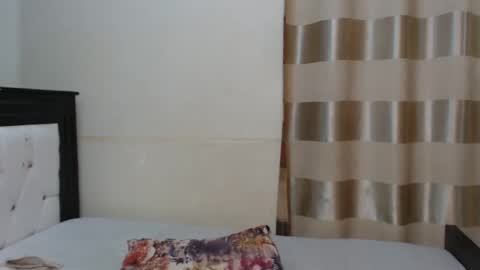 Snapshot of heatherjee chatting on October 9, 4:18 am Heather online show from October 9, 4:18 am