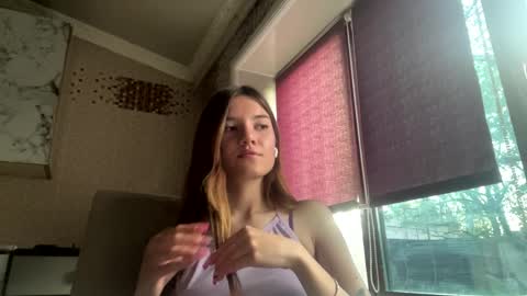 Lili online show from April 9, 1:28 pm