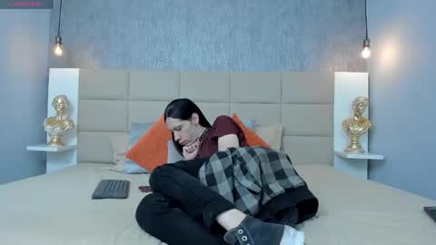 Keira Hecate online show from April 21, 7:10 pm