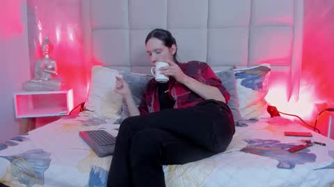 Keira Hecate online show from January 9, 8:25 pm