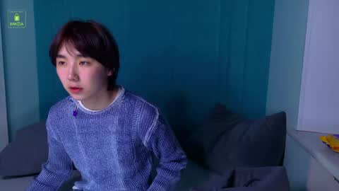 HEEJIN online show from April 21, 8:05 pm