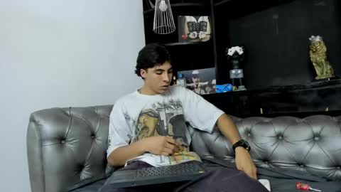 heellboy_ online show from November 10, 8:00 pm