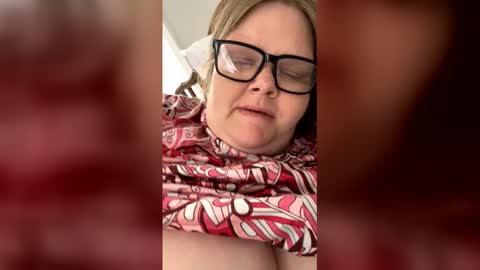 heidimackey2 online show from June 1, 6:53 pm