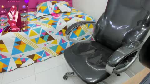 Helen online show from November 9, 7:05 pm