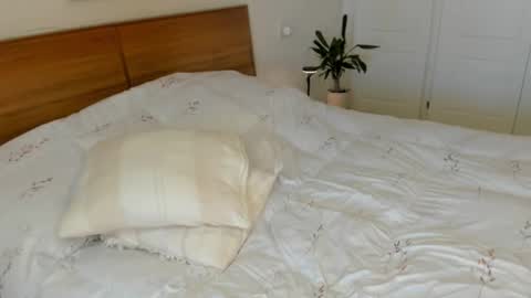 helena_hills online show from November 7, 1:24 pm