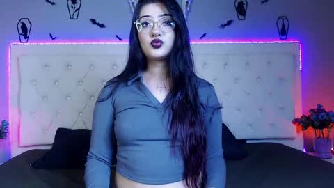 Snapshot of helenamorningstar chatting on December 6, 3:46 am helenamorningstar online show from December 6, 3:46 am