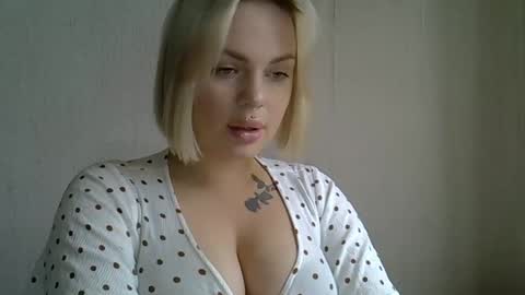 helga_now online show from October 14, 9:01 am
