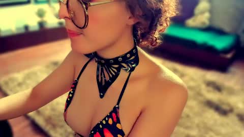 Heliconia online show from May 21, 6:36 pm